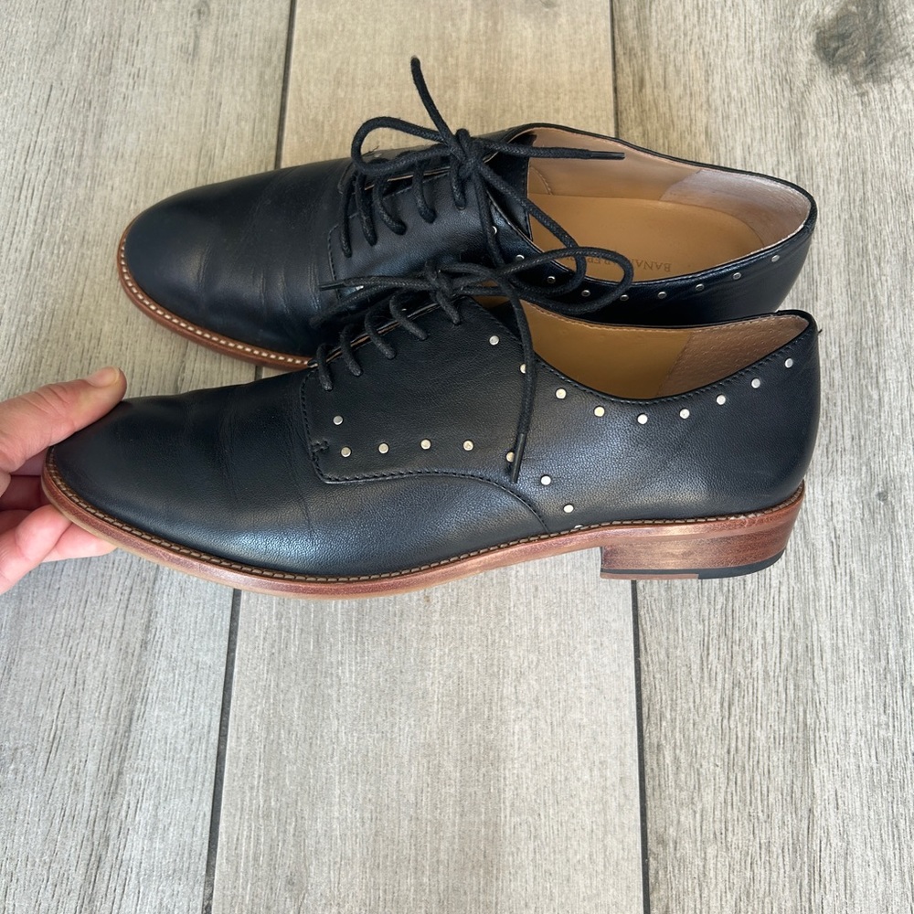 Banana Republic Black Leather Oxford Studded Shoes Women’s Size 7